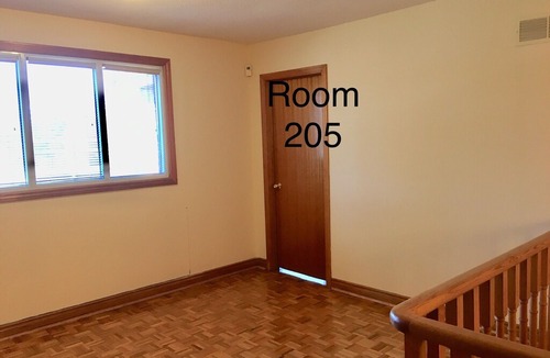 Islington - City Centre West House | Near Pearson Airport Subway 1 Queen Bed with Private Bath-Room 205