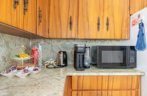 Grandview-Woodland House | Near Skytrain/10 mins drive or2 stops to Downtown/Free Parking/Huge Balcony