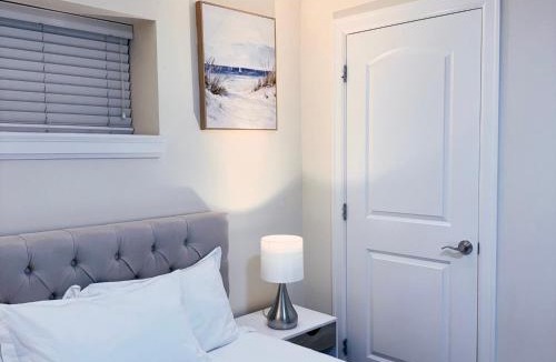 Burnaby House | Near Skytrain Metrotown Private Entry 3min walk to grocery food