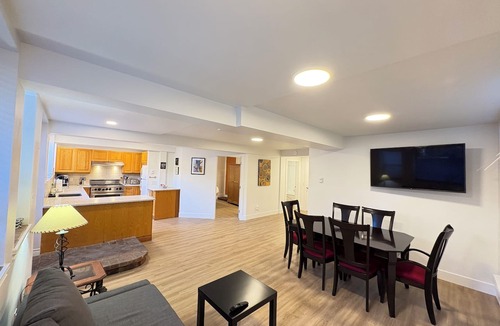 Fairfield Apartment | New 2 Bedroom Suite Fairfield Heritage Manor, Free Parking