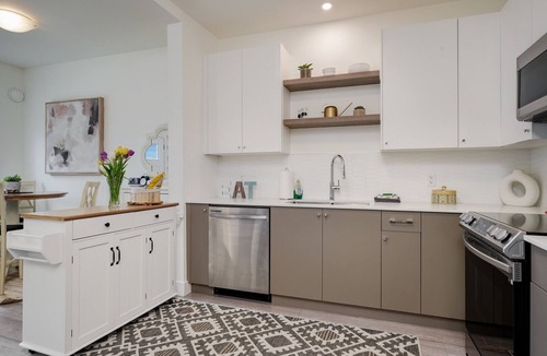 Langford House | NEW 2BR Victoria Suite: Family, Pet, Work-Friendly