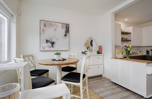 Langford House | NEW 2BR Victoria Suite: Family, Pet, Work-Friendly