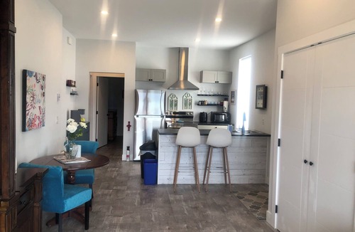 Southwest Mission Apartment | New Beautiful Lakeview Ground Level private suite in beautiful upper Kelowna
