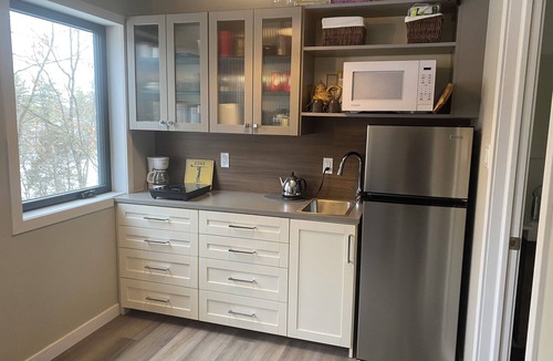Lyndhurst Cabin | NEW! Bunkie on Cranberry Lake on the Rideau Canal