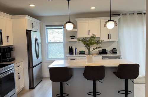 St. John's House | New Luxury 4-Bedroom Getaway, St. John's| 3.5 Bath| Free Parking| Private Patio