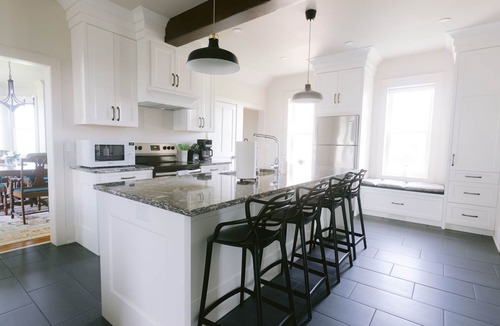 Virgil House | NEW Luxury Modern Farmhouse in the Vineyards ✤ 3 Bedroom - Niagara-on-the-Lake