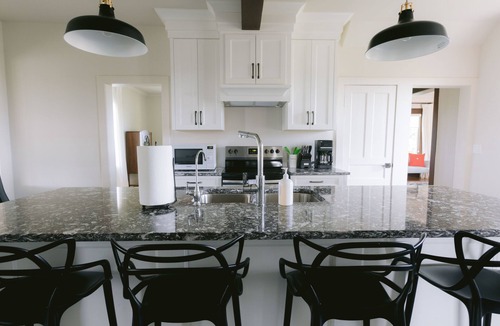 Virgil House | NEW Luxury Modern Farmhouse in the Vineyards ✤ 3 Bedroom - Niagara-on-the-Lake