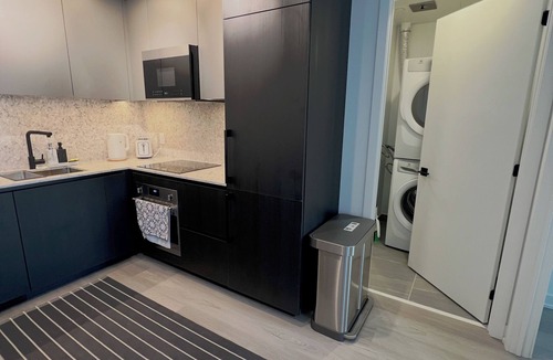 Bayview Village Condo | New modern 1BR suite condo near Bayview Village