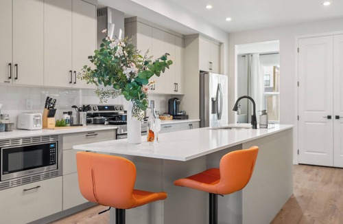 Keith House | New Modern 5BR|3.5BA|2 Living Rms|2Full Kitchen|Arcade Games|near Banff|Sleep10