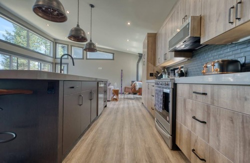 Wardner Cabin | New modern cabin in the woods at Lake Kookanusa and near Fernie and Kimberly