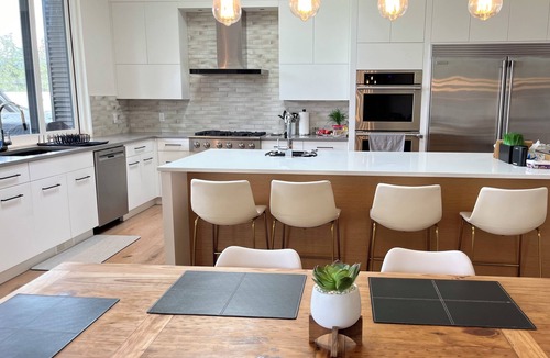 Southwest Mission House | 🏖️NEW! Modern House w/a huge Hot Tub Spa close to Beaches, Trails & Wineries.
