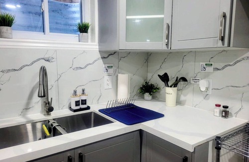 Fairview Apartment | New Private Spacious & Modern Apartment near Square One and Downtown Mississauga