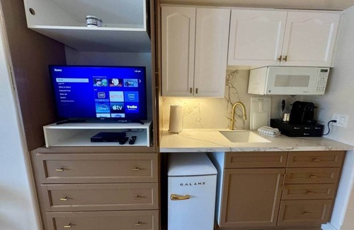 Oro-Medonte Apartment | NEW Ski-In Ski-Out 1-BED Condo - Pool, Gym, Sauna