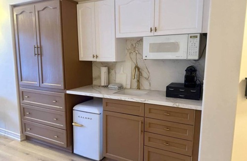 Oro-Medonte Apartment | NEW Ski-In Ski-Out 1-BED Condo - Pool, Gym, Sauna