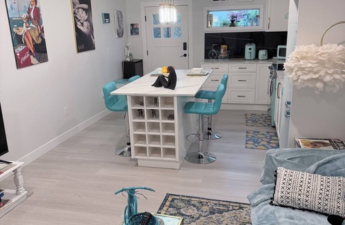 Delta House | Newer Fifties theme large 2 bdrm, hot tub and golf green! Entire ground floor.
