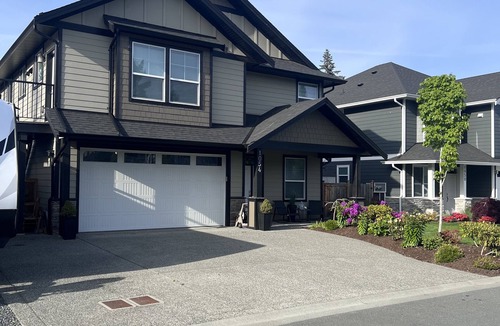 Langford Apartment | Newer private cozy 1 bdrm suite located 5 mins from all amenities.