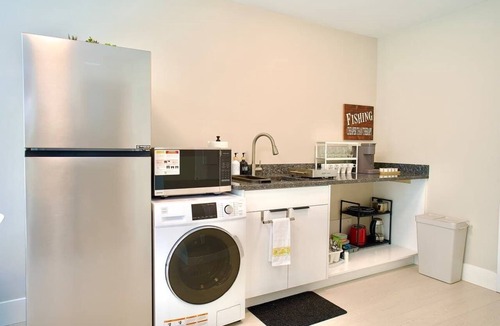 Fraserview House | Newly Built 2BR, 15 Min to Airport, 20 Min to DT