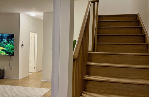 Thorold House | Newly Built 3-bedroom house with WiFi, Parking and AC 15 mins to the Falls