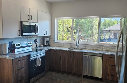 Fernie House | Newly built Fernie Alpine Retreat - beautiful mountain views off private deck.