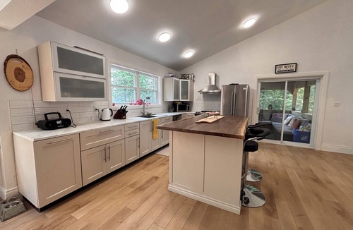 Bracebridge Cottage | Newly Built, Private, Lakefront Muskoka Cottage