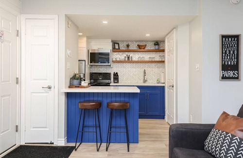 Craigleith Ski Chalet | Newly Renovated Studio at the Base of Blue Mountain