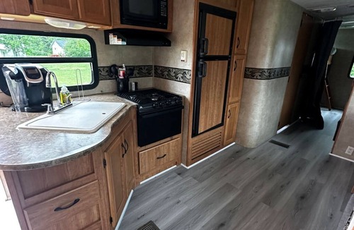 Beaubassin East House | Newly Renovated Trailer, Sleep 8 Minutes to Beach & Amenities