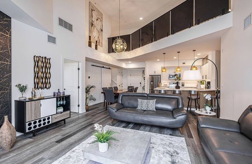 North End Condo | Newly renovated 2,000sf Penthouse Loft Discovery Bay Sleeps 12 with 4 bedrooms.