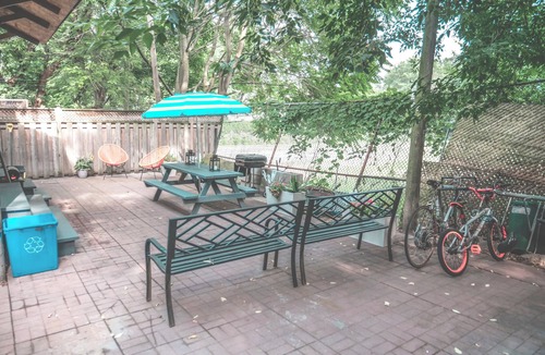 Leslieville Apartment | Newly renovated 2-bedroom unit awaits - Welcome to your home away from home!