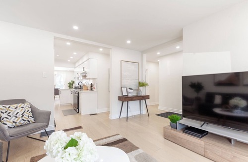 Richmond Hill House | Newly renovated 3 bedroom unit Richmond Hill