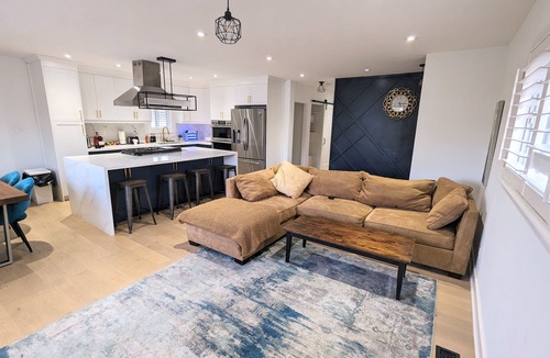 Richview House | Newly renovated 4 Rooms and 3 Baths Suite w/Parking by Pearson Airport