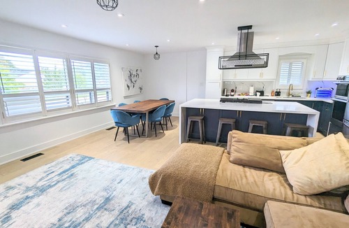 Richview House | Newly renovated 4 Rooms and 3 Baths Suite w/Parking by Pearson Airport