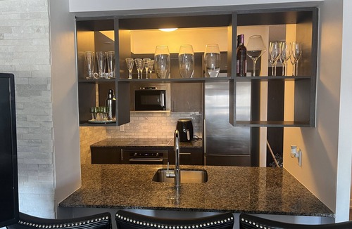 Etobicoke Condo | Newly Renovated beautiful stylish quiet condo