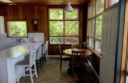 Honey Harbour Cottage | Newly renovated family cottage on Georgian Bay steps from Honey Harbour