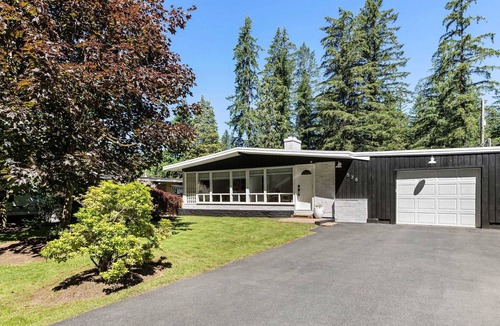 Cultus Lake House | Newly Renovated Lake House-7 Bed-2min Walk to Lake
