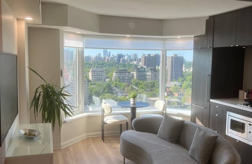 Midtown Toronto Condo | Newly Renovated Luxury Condo on Yorkville Ave. in the heart of Toronto.