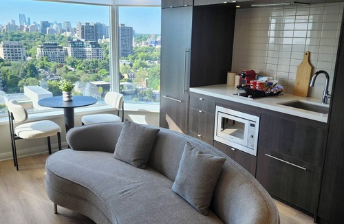 Midtown Toronto Condo | Newly Renovated Luxury Condo on Yorkville Ave. in the heart of Toronto.