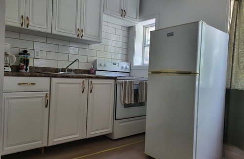 Oakwood Village House | Newly renovated suite, centrally located with full kitchen
