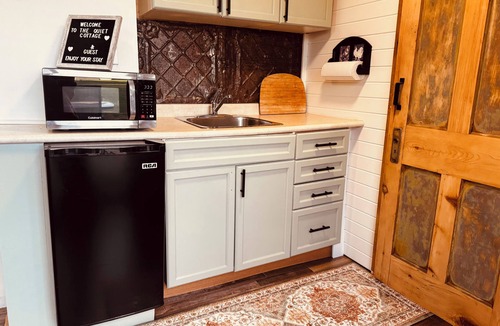 Delhi Cottage | NEWLY UPDATED Quiet Cottage Near Turkey Point and Port Dover