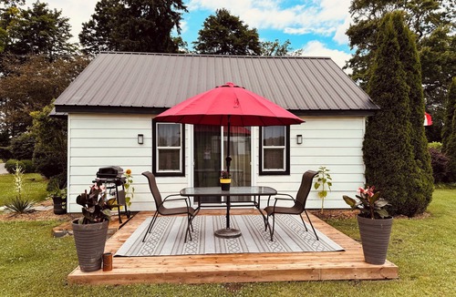 Delhi Cottage | NEWLY UPDATED Quiet Cottage Near Turkey Point and Port Dover