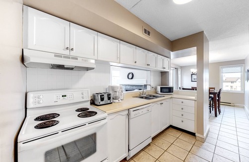 The Blue Mountains Condo | Next to slopes Beautifully-decorated four-season family getaway in Blue Mountain
