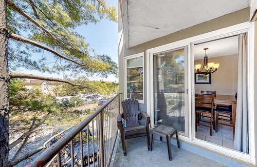 The Blue Mountains Condo | Next to slopes Beautifully-decorated four-season family getaway in Blue Mountain