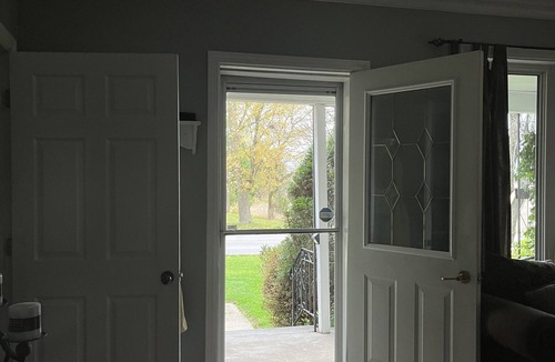 Port Colborne Apartment | Niagara Farmhouse Retreat - pet friendly country apartment