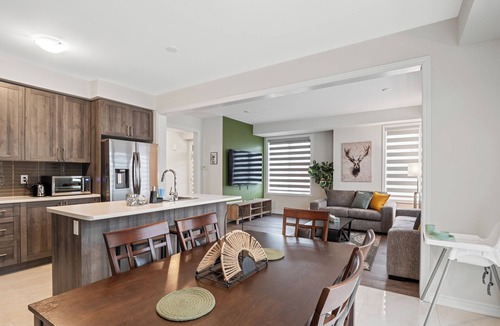 Thorold House | Niagara Getaway: 4 BDR Mins from Falls & Wineries