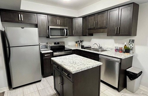 Thorold House | Niagara Getaway! 6 bedrooms , 4.5 baths. Up to 12 guests. Gameroom in Garage.