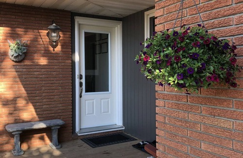 Virgil House | Niagara Grapeview Cottage/Hot Tub+Sauna