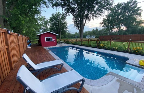 Fort Erie Cottage | Niagara Riverview&Private pool &Hot Tub