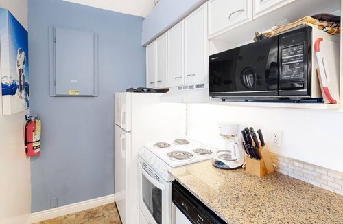 Craigleith Condo | North Base Nook: Pool, Hot Tub, and Tennis!