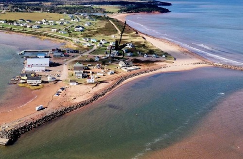 North Rustico House | North Rustico beach house with million dollar ocean views- 2 min walk to beach!
