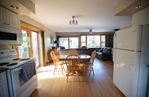 Nipissing House | Northern Hideaway - 3 bedroom 4 season Home