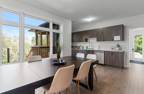 Dwight House | Northern Light Retreat with HotTub,Sauna,GamesRoom